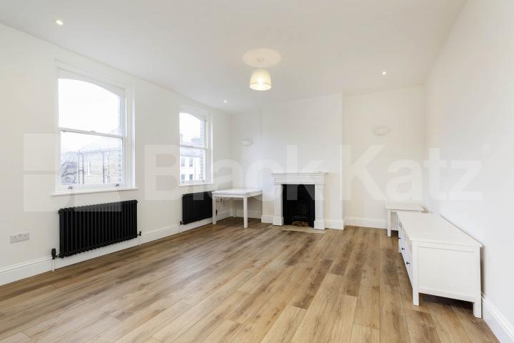 Newly refurbished 2 bedroom plus study / Guest room split over 2 floors Stroud Green Road, Stroud Green